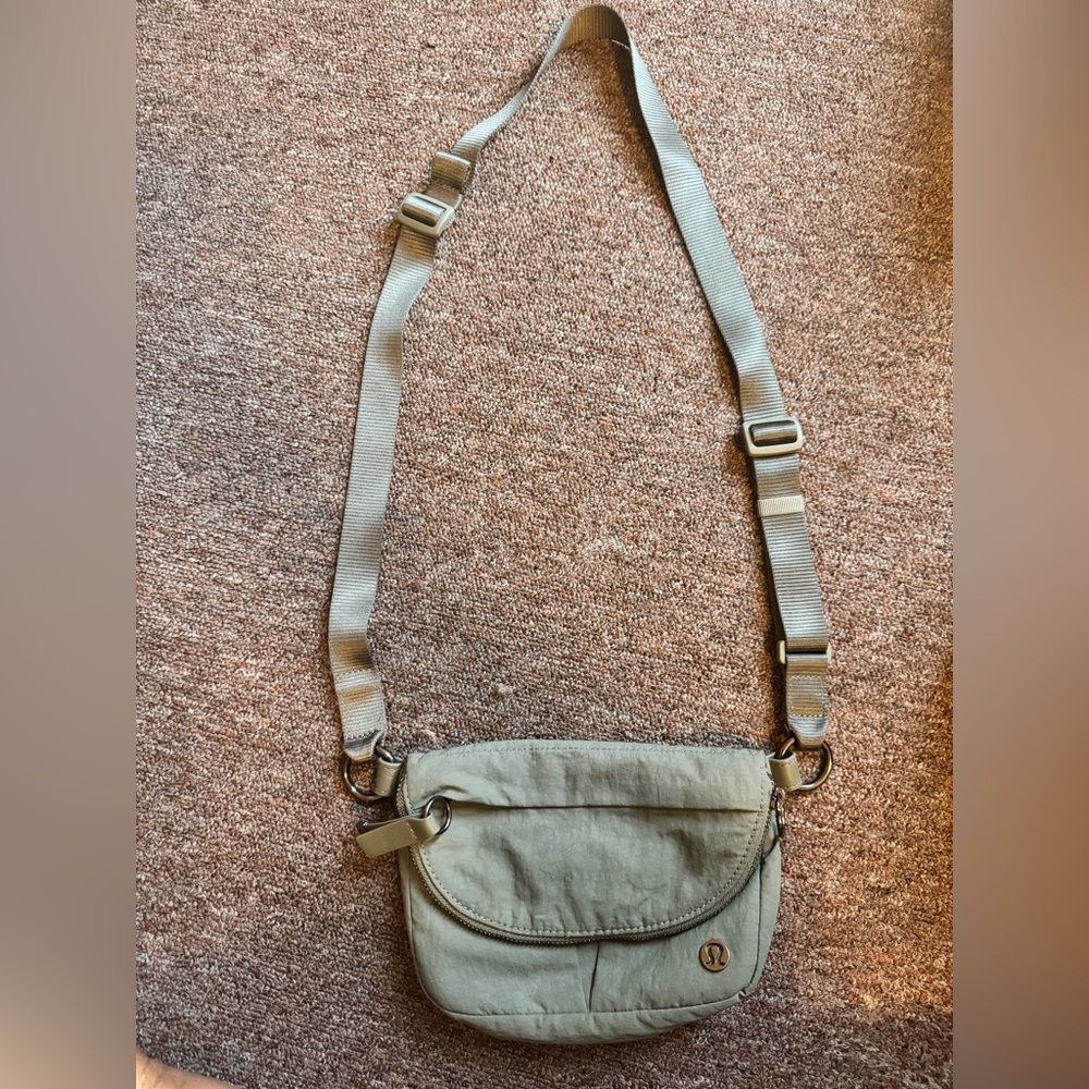 Lululemon Green Festival Crossbody - Micro 2L